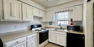 Updated 2-Bedroom Condominium Apartment for Rent in South Hadley! Gallery 1