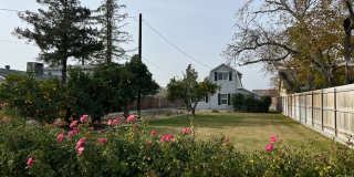 Nostalgic 3-bedroom Farmhouse in Hughson! Gallery 1