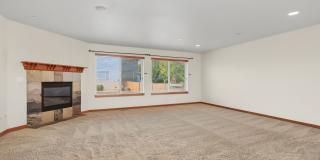 4BR, 2.5 Bath + Loft DuPont Home Gallery 28