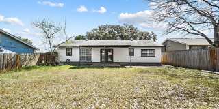 Charming 3 Bedroom in Pipers Meadow Gallery 16