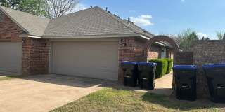 3 bedroom, 2 bathroom, 2 car garage Gallery 1