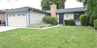 Santa Teresa Bungalow 2/1, Large Yard Gallery 1