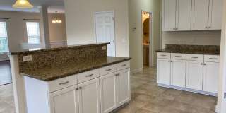 4 bedroom 2.5 bath home with a loft Gallery 8