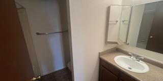 Spacious 2 bed/2 bath in Millcreek-**Move in Special-1/2 off first month** Gallery 29