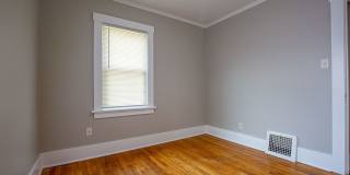 2 Bedroom / 1 Bath Duplex with Garage in Askarben! Gallery 12