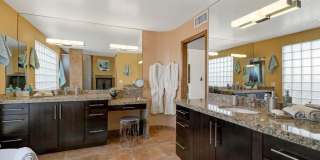 Beautiful 5 bed/4 bath + Den in Desirable Paradise Valley Gallery 24