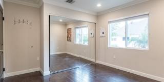 1443 E Broadway Gallery 16