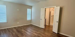 Large 3 Bed, 2 Bath in Beautifully Well-Maintained Neighborhood Gallery 9