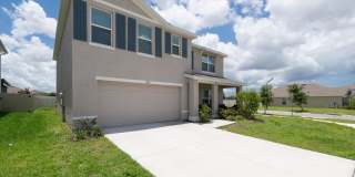 Available now in Wimauma | Spacious 5BR Home with 2,600+ Sqft Gallery 3