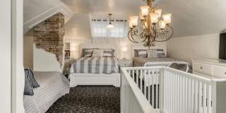Welcome home to this stunning FULLY FURNISHED and AMPLE FREE PARKING for at least six cars! Gallery 17
