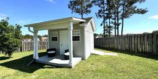 Minutes to the Beach! Conveniently located between Jacksonville & Wilmington Gallery 36