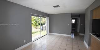 825 SW 10th St Gallery 1