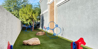 Avenue 25 Gallery 17