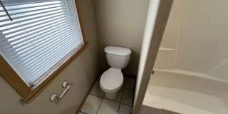 Gorgeous 2 Bedroom House with Massive Two Car Garage! Apply Today! Gallery 9