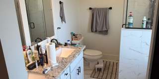 Gorgeous Single Family Home, 4BD/4BA with Large Backyard Gallery 11