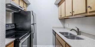 Furnished 1x1 North Campus Apartment on Guad Gallery 8
