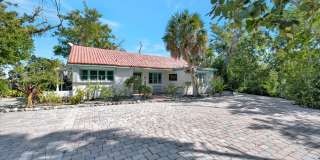 ALL THE CHARM! - Siesta Key 1+ acre on the Bay - 3 bed/ 2 bath pool home Gallery 6