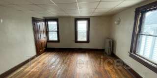 221 3rd Street - 1 Upstairs Right Gallery 1