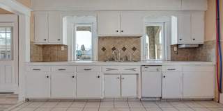 Newly renovated 6-bedroom, 2-bath single-family home - Schedule your your! Gallery 10