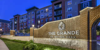 The Grande at Metropark Gallery 69