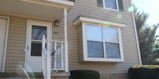 4 Bed/2 1/2 Bath Bus Line Reserved Parking Gallery 1