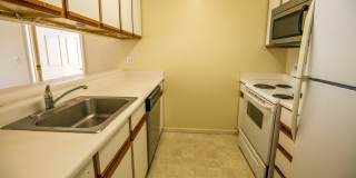 4 bedroom, 4 bath unit overlooking the Mon River - Available 08/05/2026 Gallery 15