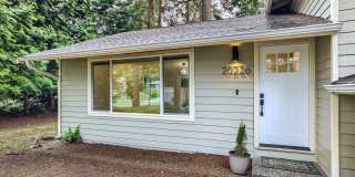 Bright & Charming 4bed/2.5bath in Desirable Edmonds Neighborhood! Gallery 22