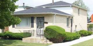 10059 South LaSalle Street Gallery 1