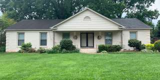 Charming 4 bedroom, 2 bath Ranch Style home located in Churchill Downs! Gallery 1
