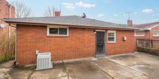 Stunning 3 bed, 2 bath home in East Hills available August 1! Gallery 21