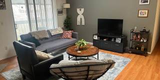 Charming 3BR Condo in Aurora Gallery 5