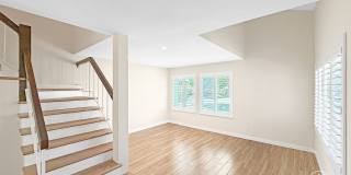 Modern 3BD/1.5BA Townhome in Tierrasanta with Kitchen Island, Private Yard, Pool & Tennis Court Gallery 4