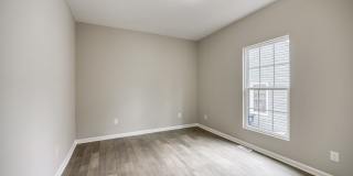 Room in 4 Bedroom Home at Athens Ave Gallery 26