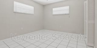 5645 N Tuttle Ave Gallery 24