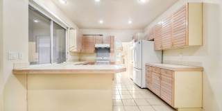Charming Guard-Gated Southwest Las Vegas Townhome with Fireplace & Golf Course Views! Gallery 13
