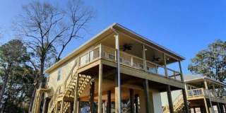 Fully Furnished 2 BD/2 BA Retreat on the Bayou Gallery 1