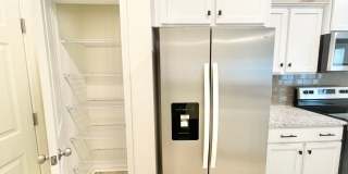 Spacious 3BD/2.5BTH Paired Home minutes from I-77 and I-40 - Available 08/10 Gallery 7