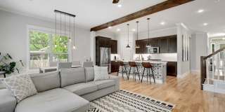 North Loop Area Gem!!! Gallery 6