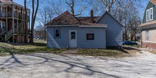 Remodeled 3 bedroom home with working fireplace! Gallery 1