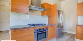 Contemporary 2 bedroom 2.5 bath at the heart of LA Gallery 27