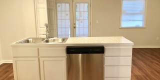 3br/2ba cottage by LSU with all new appl, 2nd house from River Road Gallery 4