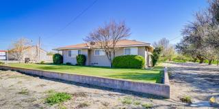 Charming Farmhouse Retreat in Northwest Bakersfield! Gallery 3