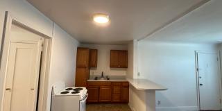 COZY 1BD/1BA LOWER SOUTH HILL APARTMENT | A/C | ON-SITE LAUNDRY | PET FRIENDLY | $250 OFF MOVE-IN, OAC Gallery 5