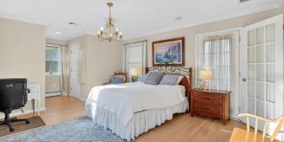 303 Bell Place Gallery 17