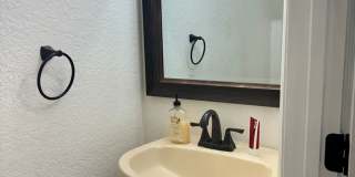 Cozy 3/2.5 Townhome in Convenient Location Gallery 10