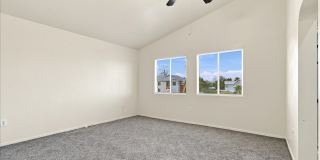 Bright & Spacious 4Bd Home with Vaulted Ceilings & Outdoor Kitchen Gallery 13