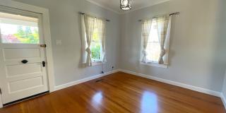 Charming Home on Cul-de-Sac w/Jacuzzi, Fireplace, Garage || Minutes from Downtown Napa! Gallery 6