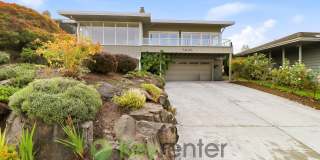 Sophisticated Four Bedroom Home with Vaulted Ceilings Sophisticated Four Bedroom Home with Vaulted Ceilings Gallery 1