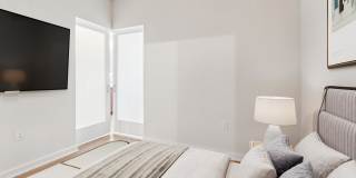 Reynard Gallery 33