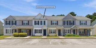 2 Bed 2.5 Bath Townhome Gallery 1